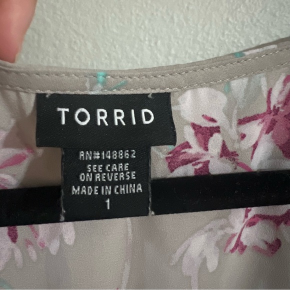Torrid grey ruffle georgette top size 1 - Picture 3 of 4